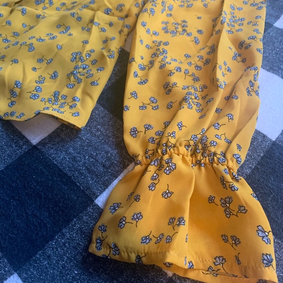 Cupcakes and Cashmere Top - Picture 3 of 5